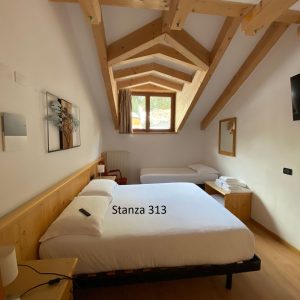 Camera Tripla Budget con Finestra – Hotel PizBoè