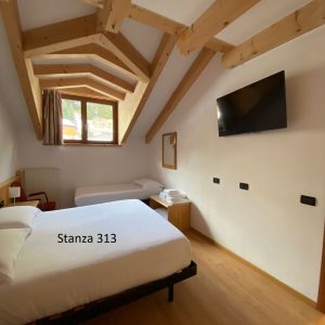 Camera Tripla Budget con Finestra – Hotel PizBoè